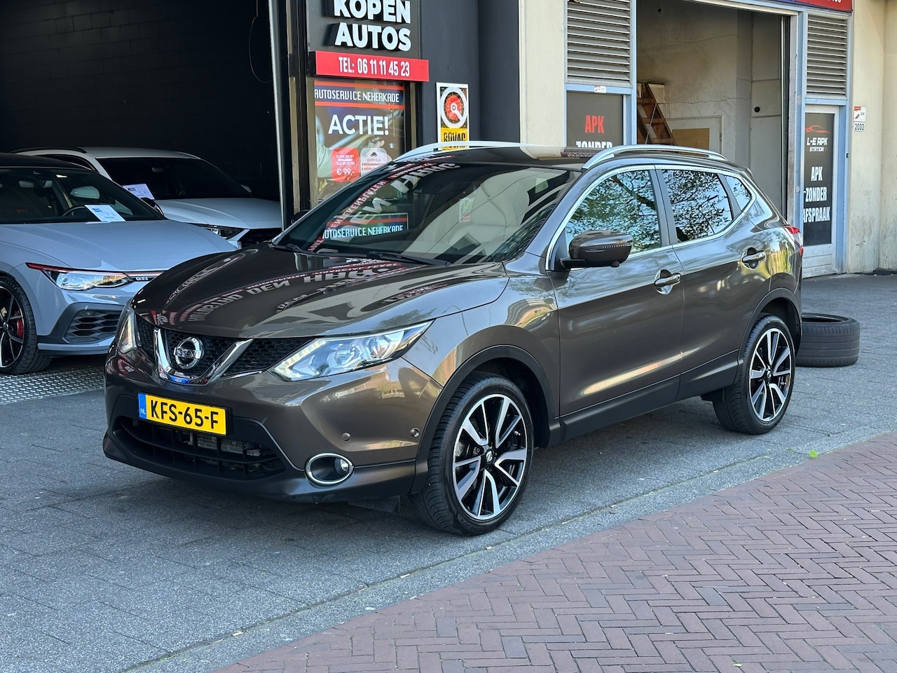 Nissan Qashqai - 1.2 Acenta Aut Leer Navi Clima Camera PDC Stoelverwarming - AutoWereld.nl
