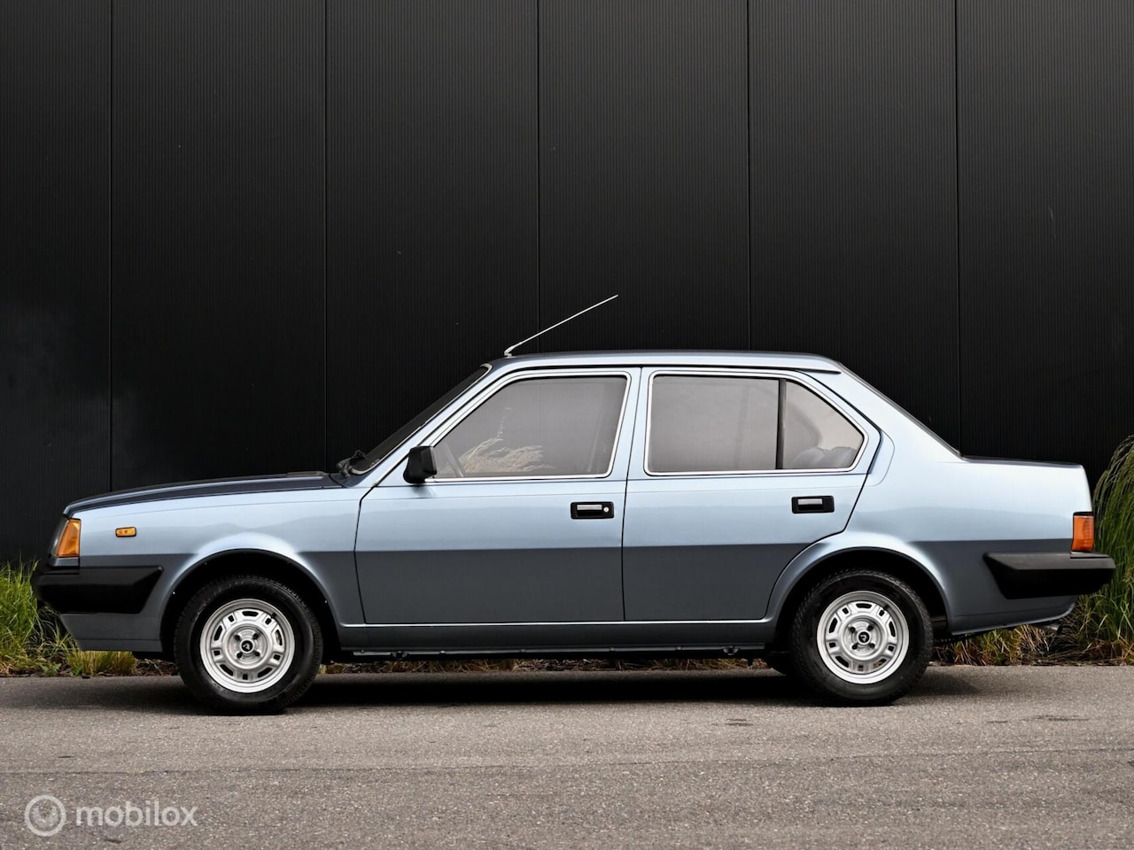 volvo-340-1-4-gl-i-origineel-nl-i-59-000km-nap-i.jpg