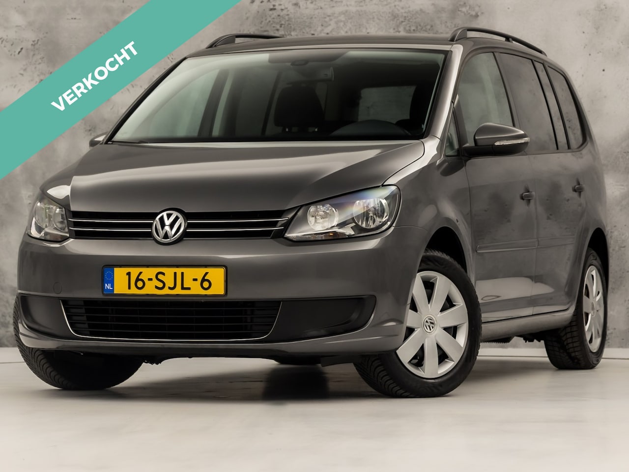 Volkswagen Touran - 1.2 TSI Sport 7 Persoons (NAVIGATIE, CLIMATE, GETINT GLAS, SPORTSTOELEN, PARKEERSENSOREN, - AutoWereld.nl