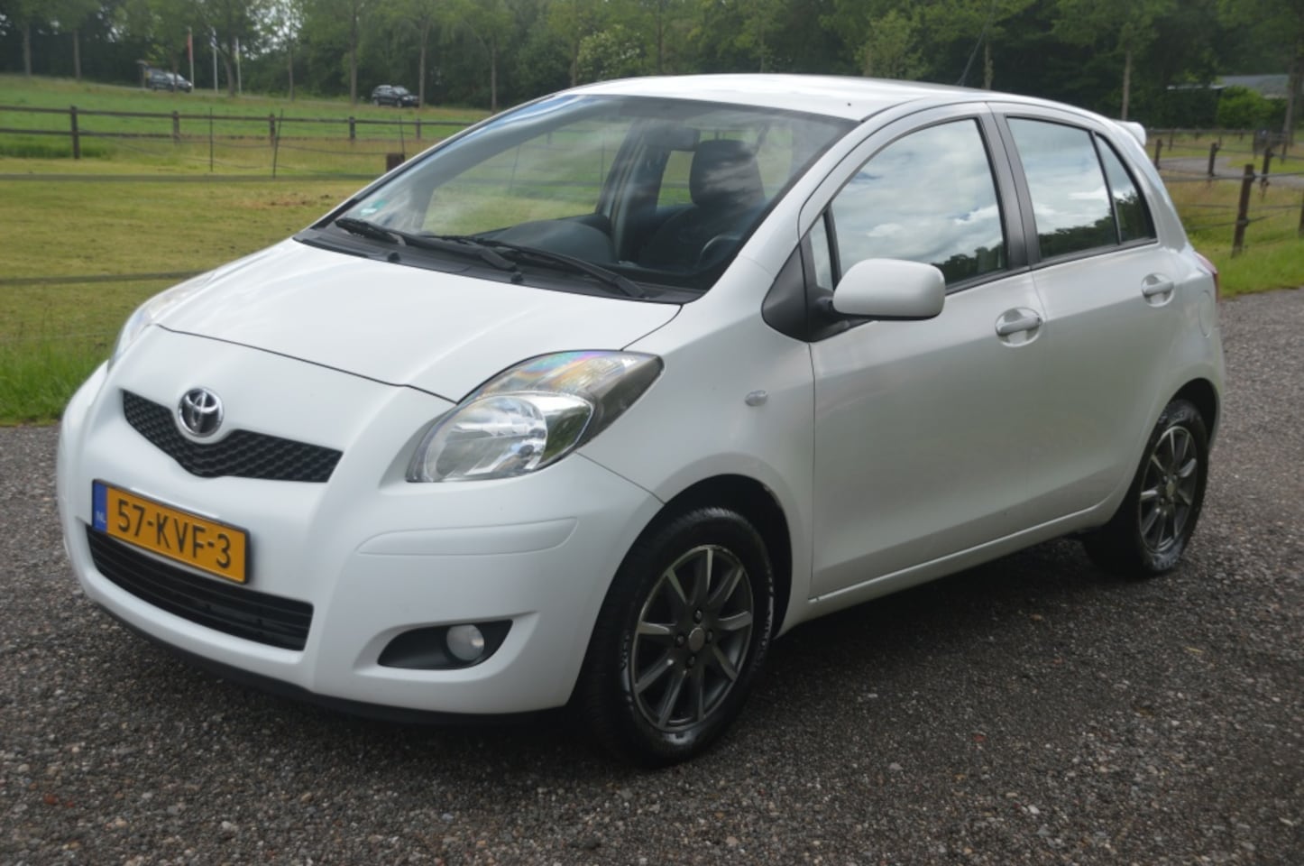 Toyota Yaris - 1.3 VVTi Aspiration 5 deurs Clima - AutoWereld.nl