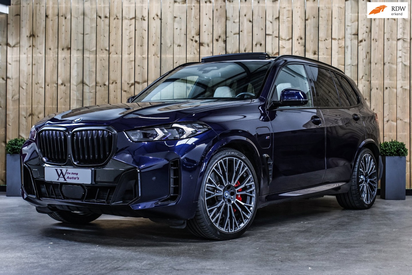 BMW X5 - XDrive50e M-Sport Pro *Sky-Lounge*B&W*Soft-Close*Massage* - AutoWereld.nl