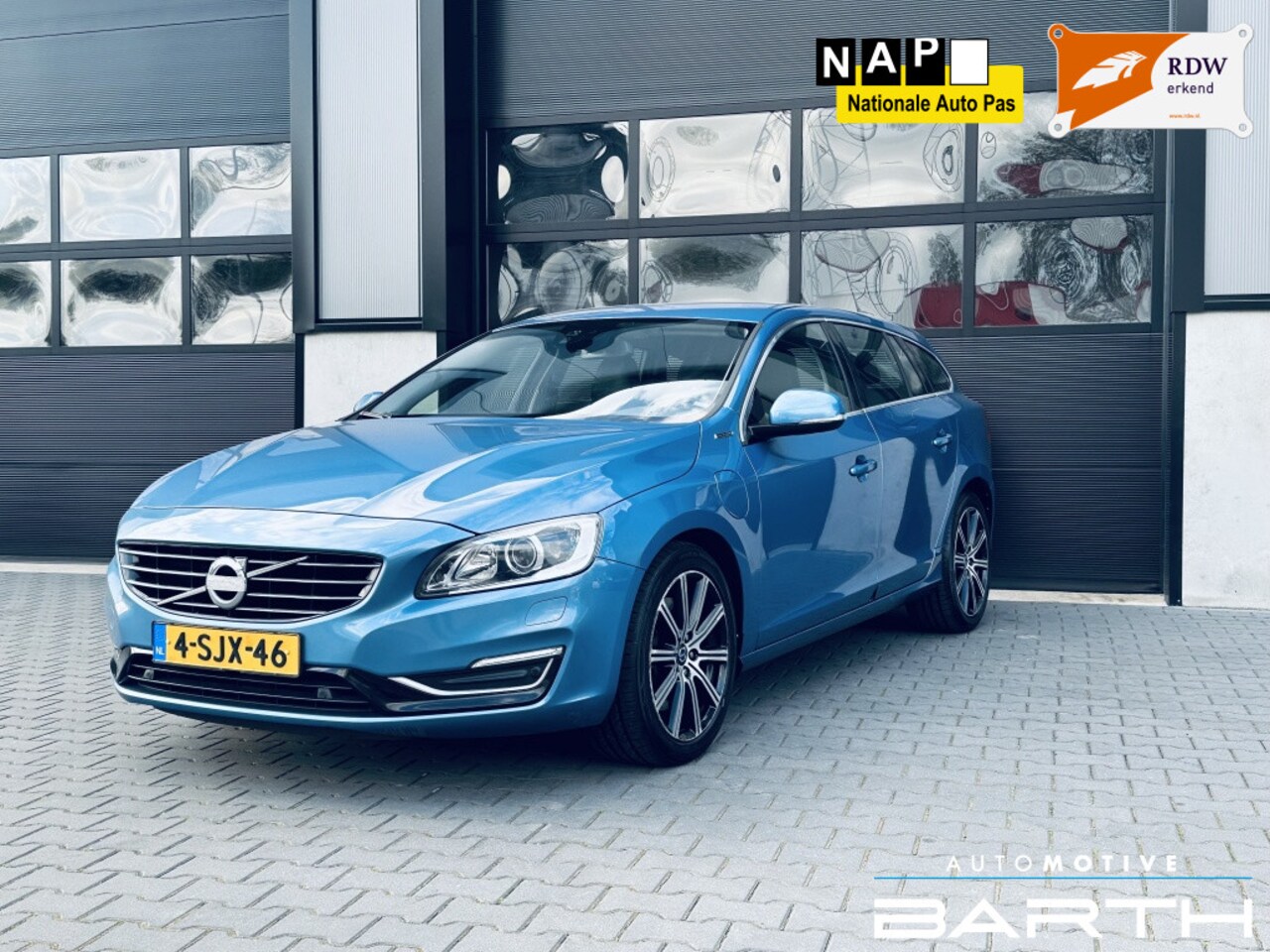 Volvo V60 - 2.4 D6 AWD | Summum | AUT | Clima | Navi | Leer | NAP | - AutoWereld.nl