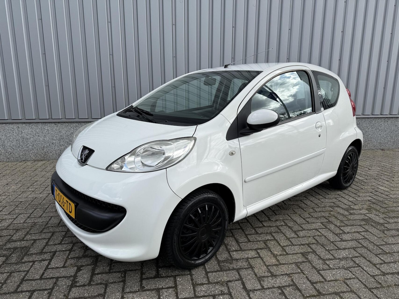 Peugeot 107 - 1.0-12V XR 1.0-12V XR - AutoWereld.nl