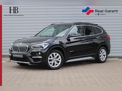 BMW X1 - sDrive18i Pano/Headup/Stoelverw/Leder/Sportstoelen
