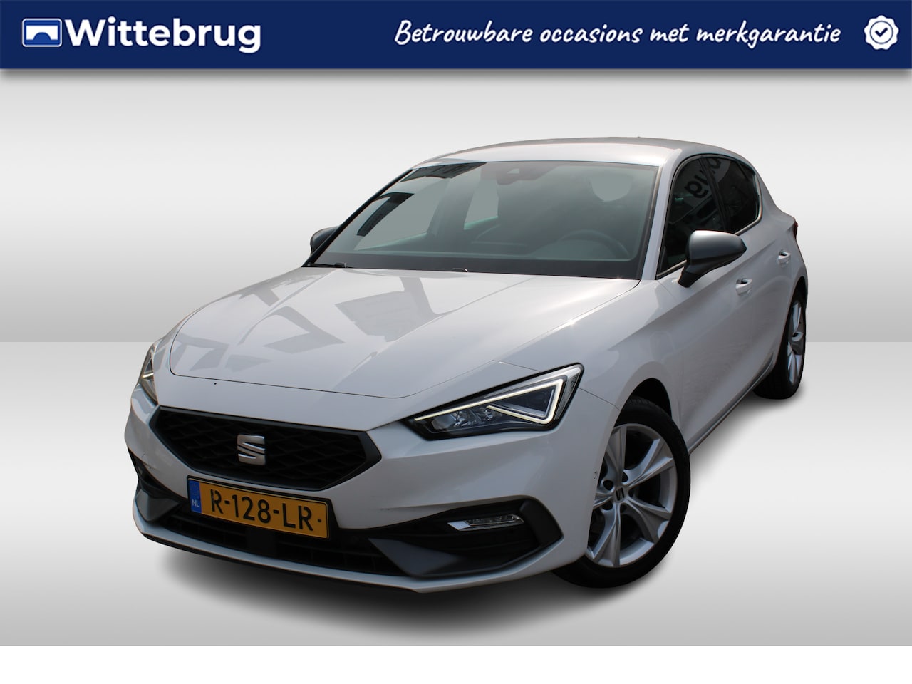 SEAT Leon - 1.0 TSI FR Business Intense / Navigatie / APP / LED / Camera / Park Assist / LM 17 inch - AutoWereld.nl