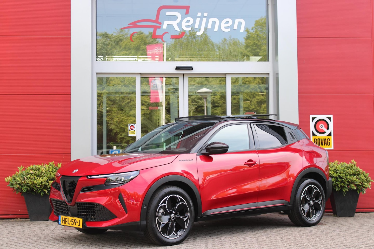 Alfa Romeo Junior - ELETTRICA SPECIALE 156PK 54 kWh | PANORAMISCH SCHUIF/KANTEL DAK | BICOLOR DAK (ZWART DAK) - AutoWereld.nl