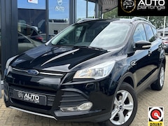 Ford Kuga - 1.5 Titanium Styling Pack 150PK | Nette Staat | Trekhaak | Parkeersensoren Voor en Achter