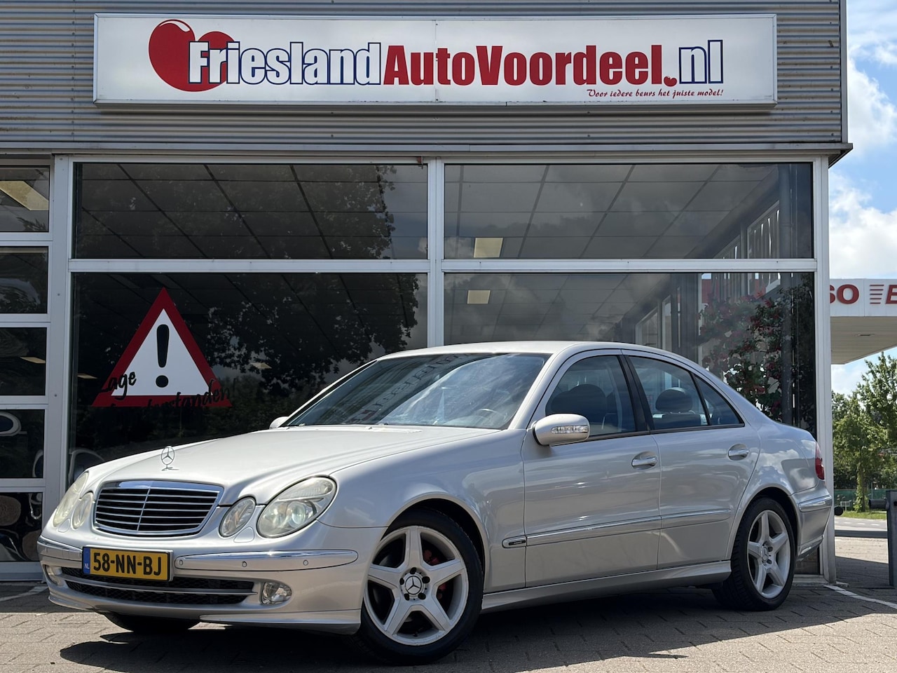 Mercedes-Benz E-klasse - 240 Avantgarde V6 / Youngtimer / Leder / Xenon / Trekhaak / 2003 - AutoWereld.nl