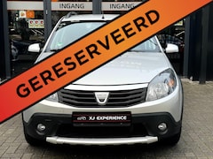 Dacia Sandero Stepway - 1.6 AIRCO CARPLAY NAVI ELECT RAMEN AFNEEMBAAR TREKHAAK 16'VELGEN DISTRIBUTIE VERVANGEN