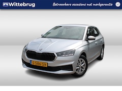 Skoda Fabia - 1.0 TSI 95pk Ambition / Navigatie / LED / LM 15 inch / Parkeersensoren A / APP