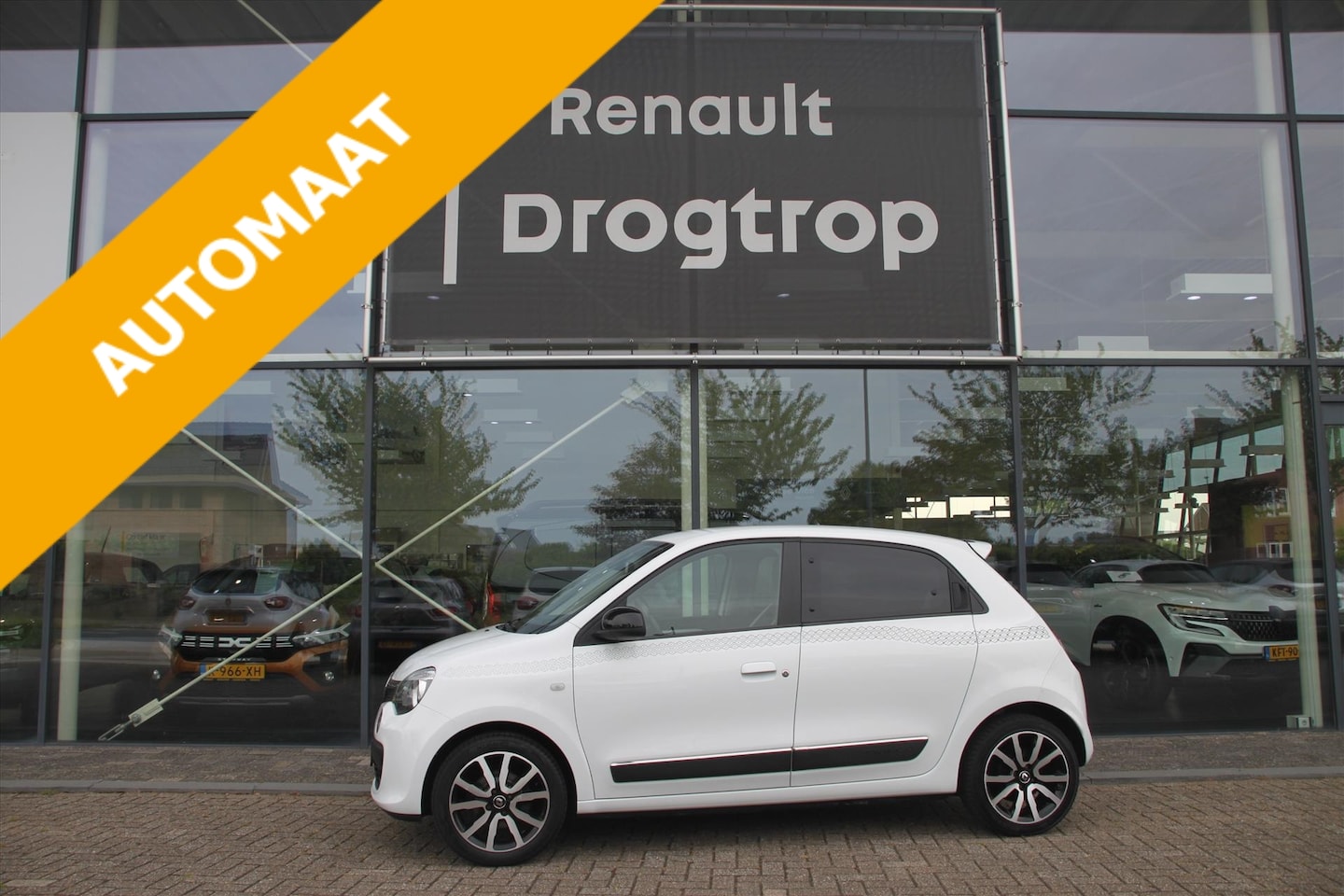 Renault Twingo - 90PK-DYNAMIQUE-AUTOM-87DKM-NAVI-CRUISE-CAMERA- - AutoWereld.nl