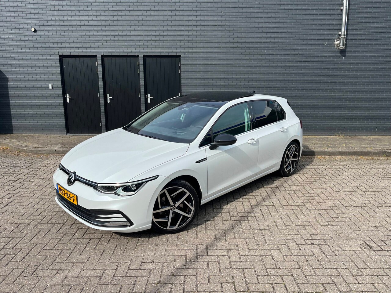 Volkswagen Golf - 1.5 eTSI Style Automaat Pano IQ Led Head-up Digital dash - AutoWereld.nl