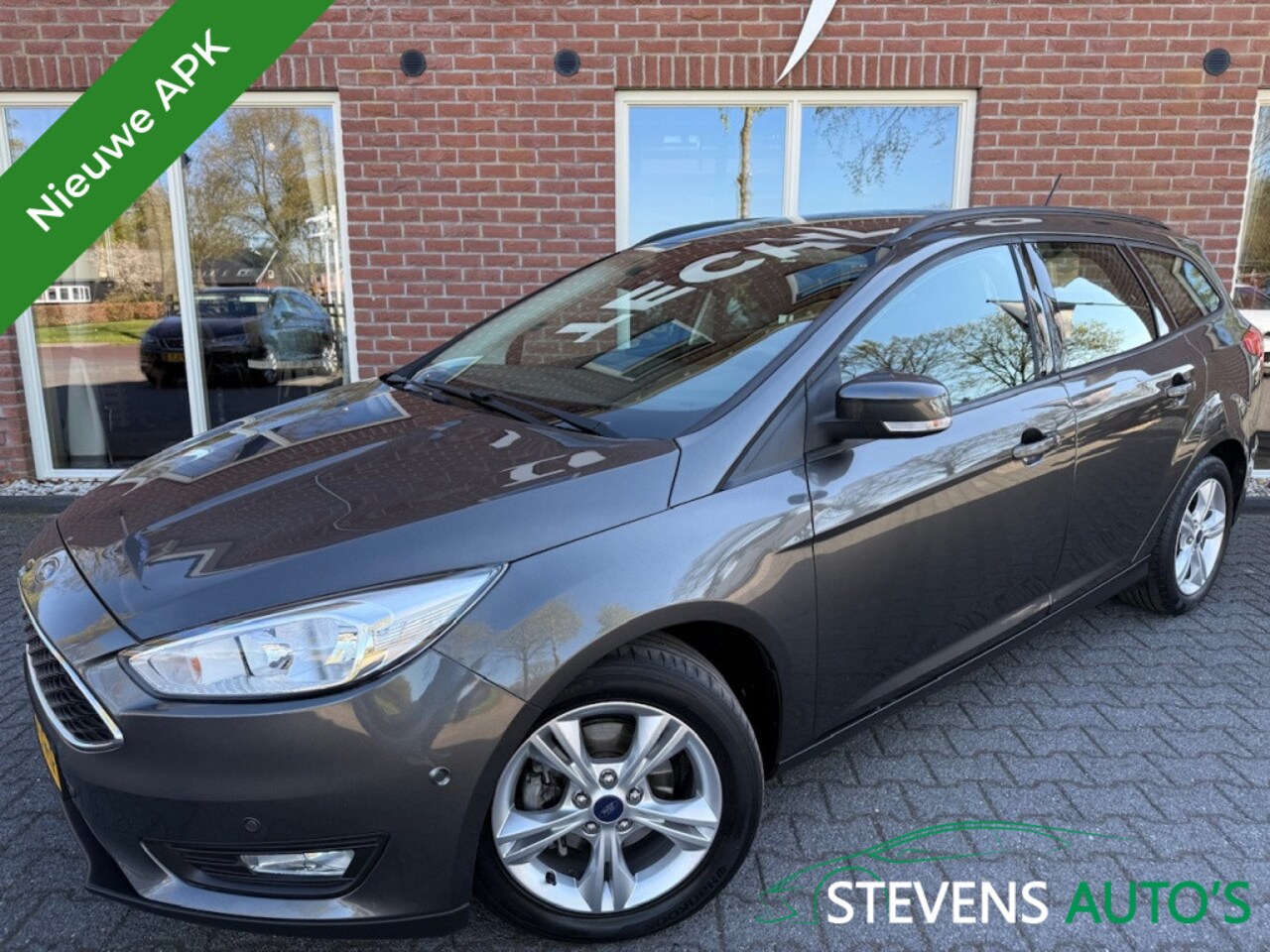Ford Focus Wagon - 1.0 Lease Edition NIEUWE APK / STOELVERW. / VOORRUIT VERW. / NAV - AutoWereld.nl
