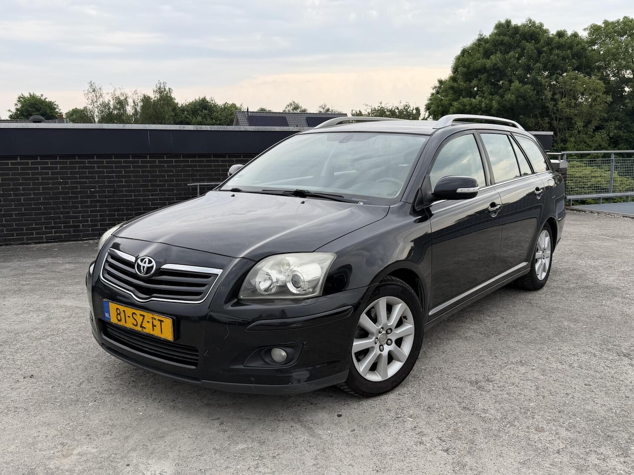 Toyota Avensis Wagon - 2.0 D-4D EXECUTIVE | CLIMA | APK 7-2027 - AutoWereld.nl