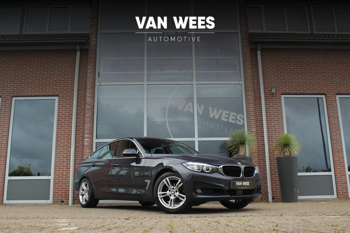BMW 3-serie Gran Turismo - 320i High Executive | NL auto | 2e eigenaar | Driving Assistant | Actieve Cruise control | - AutoWereld.nl