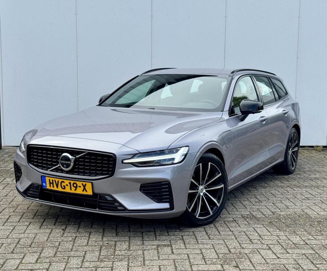 Volvo V60 - 2.0 T6 Plug-in hybrid AWD Plus Dark 2.0 T6 Plug-in hybrid AWD Plus Dark - AutoWereld.nl
