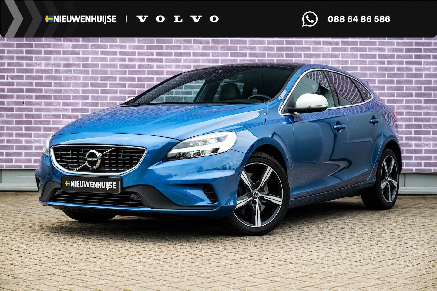 Volvo V40 - 1.5 T3 Polar+ Sport | R-Design | Parkeerverwarming | Panoramadak | Achteruitrijcamera | Pa - AutoWereld.nl