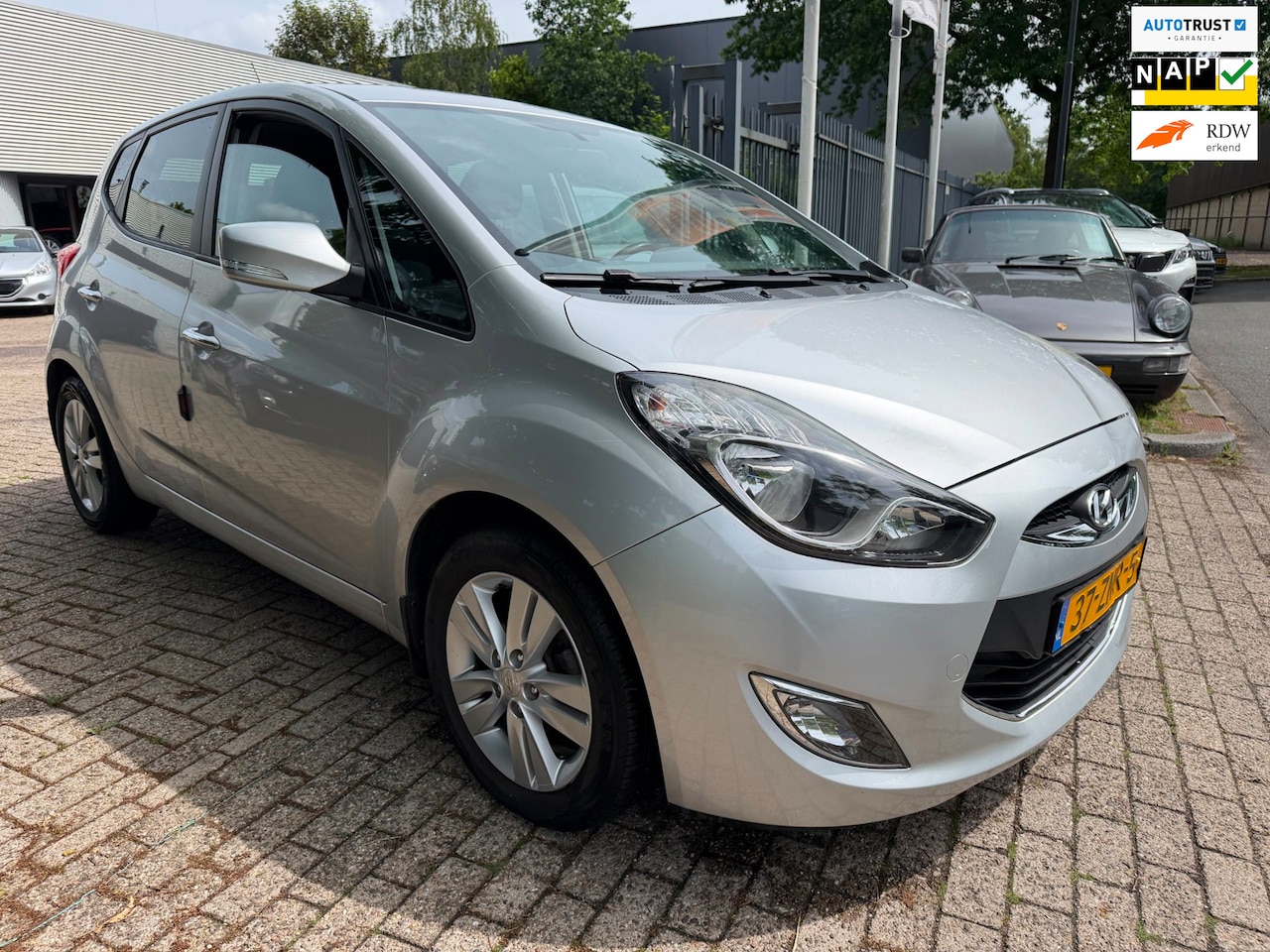 Hyundai ix20 - 1.6i i-Vision automaat, airco, cruise control, trekhaak, elec pakket, 1e eigenaar , 127.42 - AutoWereld.nl