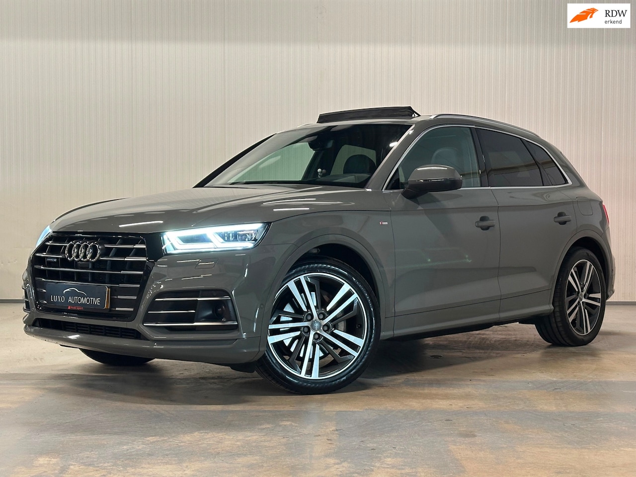 Audi Q5 - 55 TFSI e Quattro Competition | PANO | S--LINE | NARDO | TREKHAAK | LUCHTVERING - AutoWereld.nl