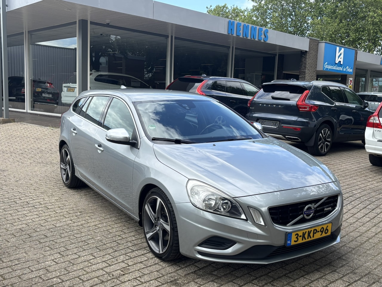 Volvo V60 - 1.6 T3 Aut6 R-Design - AutoWereld.nl