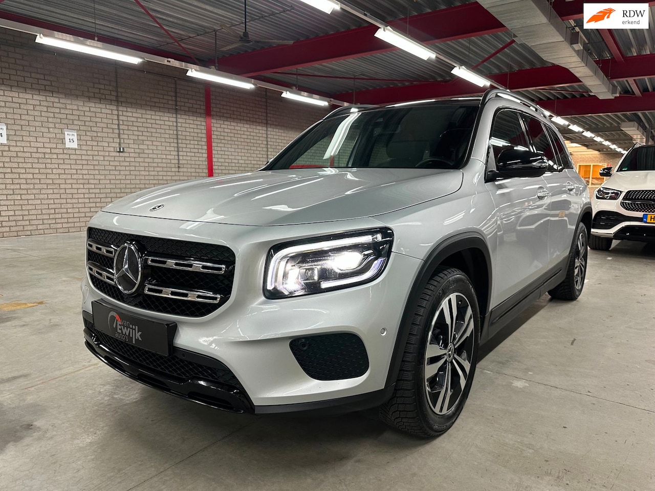 Mercedes-Benz GLB - 200 d Luxury Line 7p. 200 d Luxury Line 7Pers, Pano, BTW - AutoWereld.nl