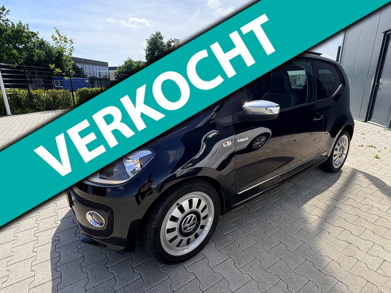 Volkswagen Up! - 1.0 Black up! BlueMotion PANO|LEDER|AIRCO - AutoWereld.nl