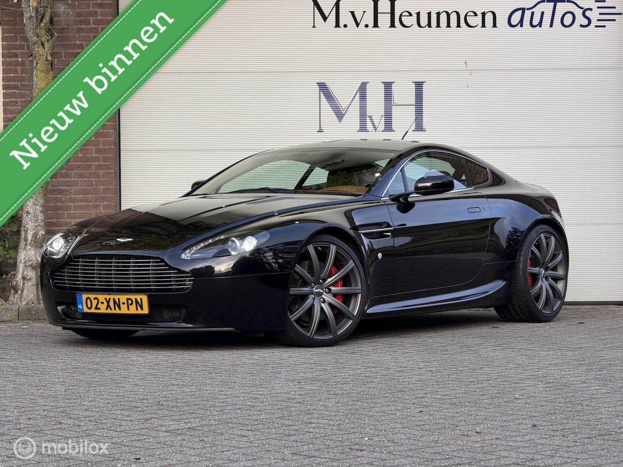Aston Martin V8 Vantage - 4.3 V8 KAHN Kestrel Tan Handgeschakeld - AutoWereld.nl