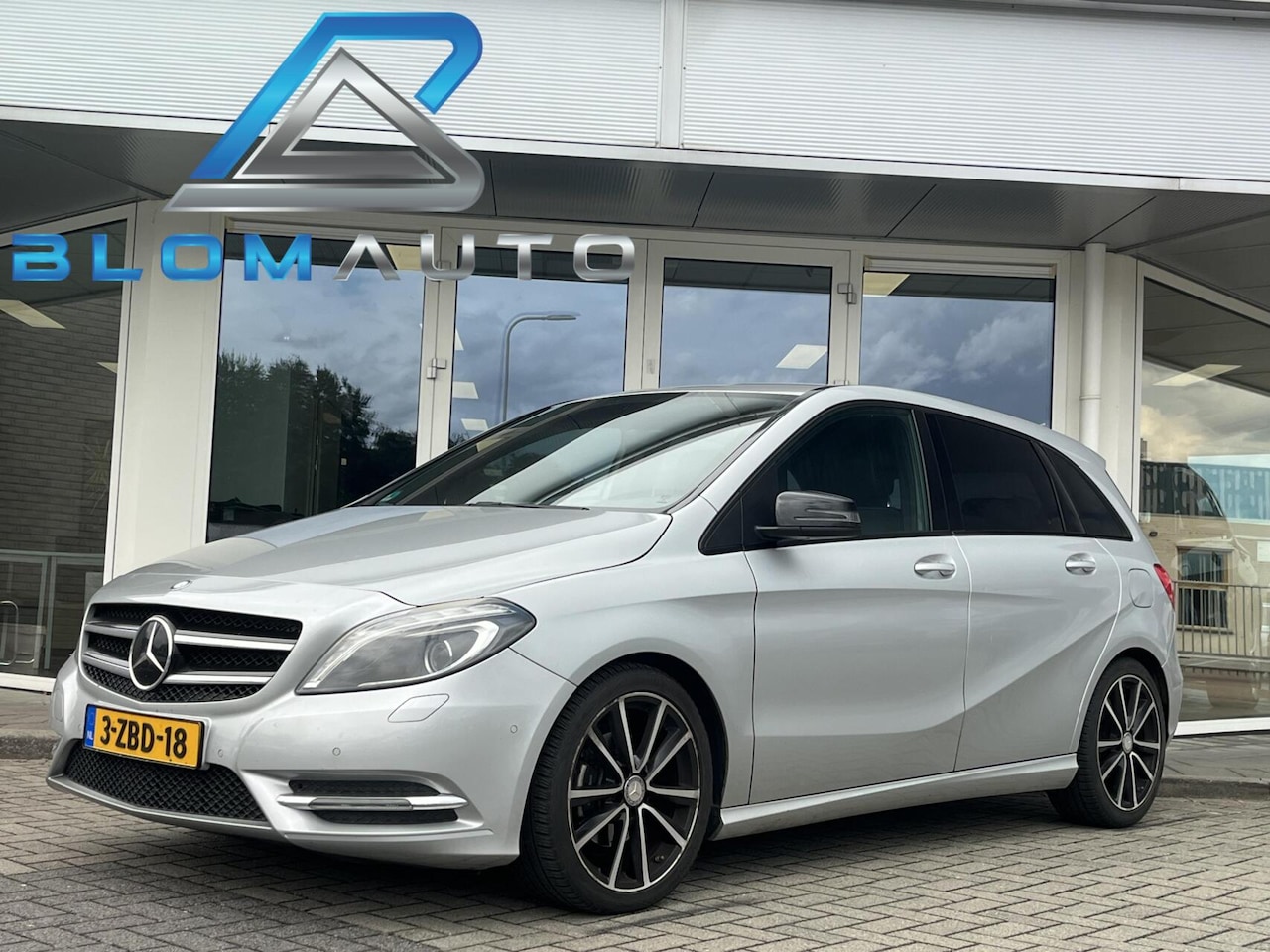 Mercedes-Benz B-klasse - 180 SPORT AFN TREKH.+XENON+18INCH NL AUTO - AutoWereld.nl