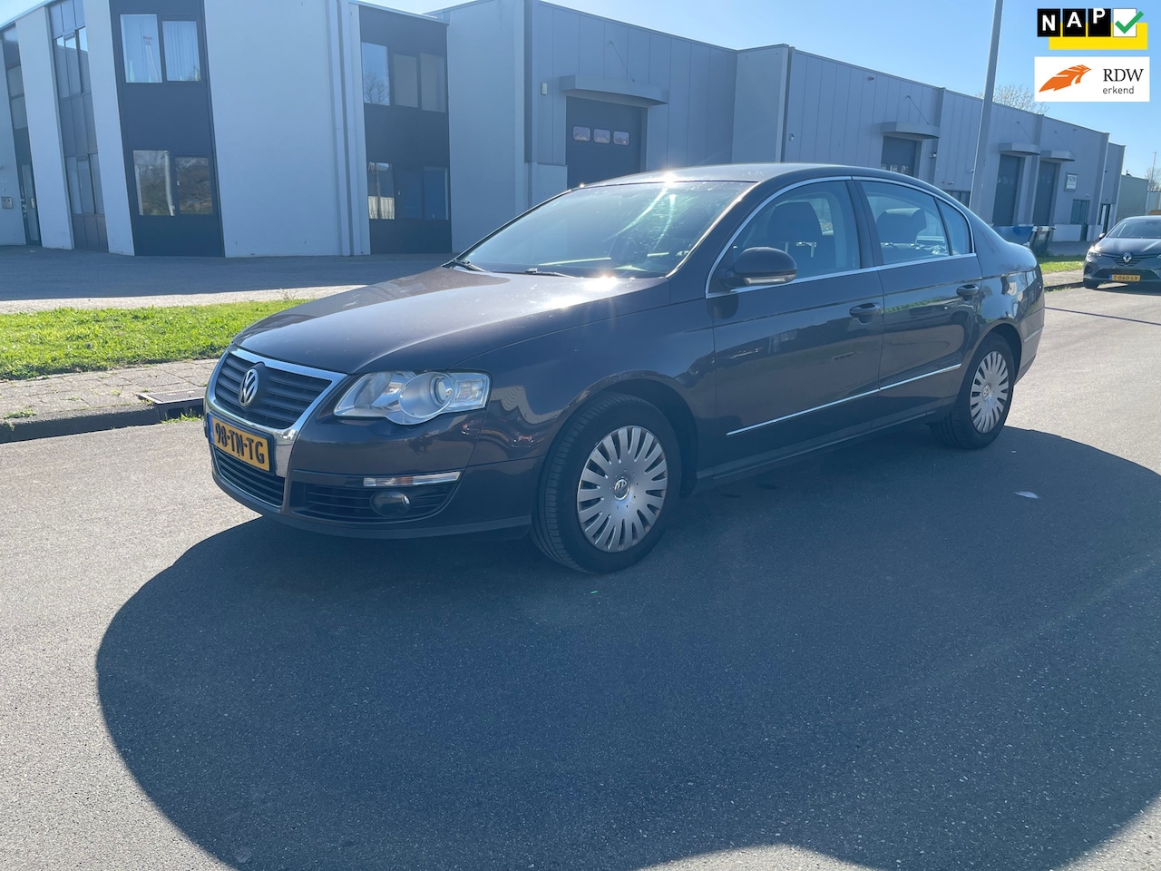 Volkswagen Passat - 2.0 FSI Comfortline BJ 2006 AUTOMAAT AIRCO Goed onderhouden - AutoWereld.nl