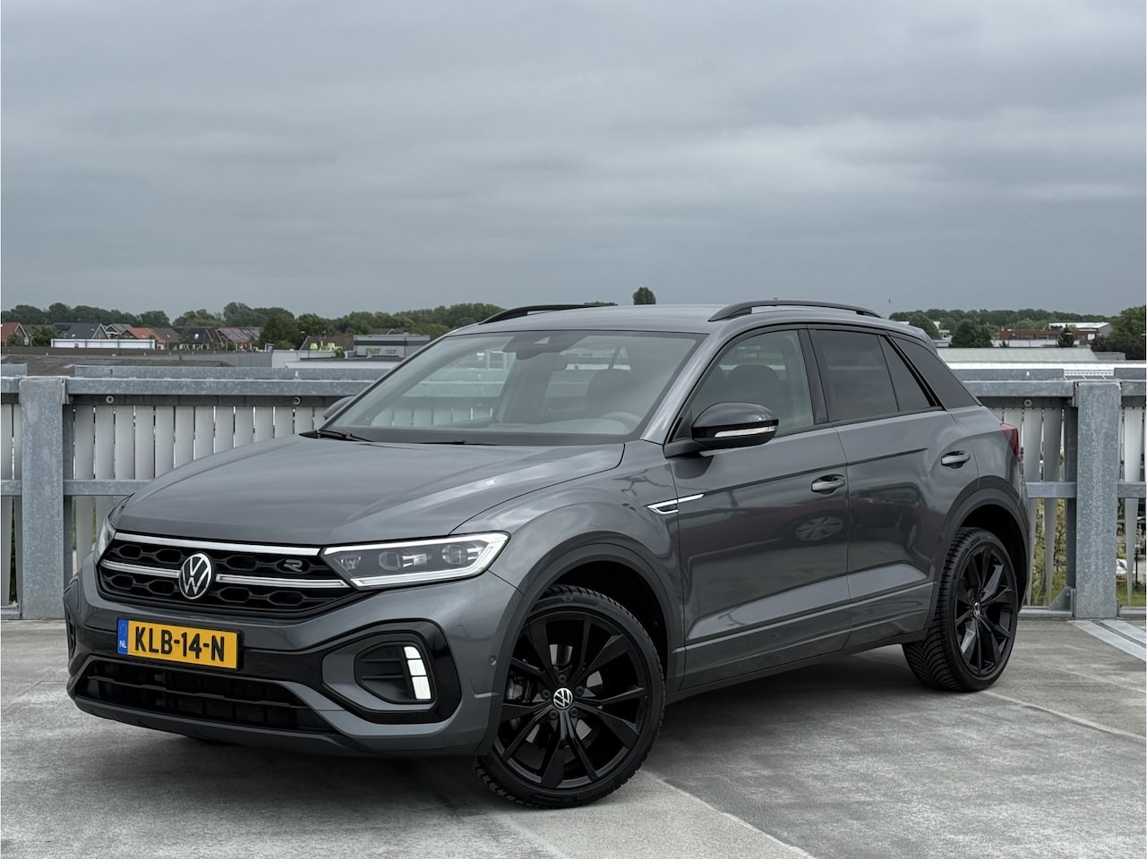 Volkswagen T-Roc - 1.5 TSI R-Line | Black Style | IQ | Trekhaak | Beats | 19" inch - AutoWereld.nl