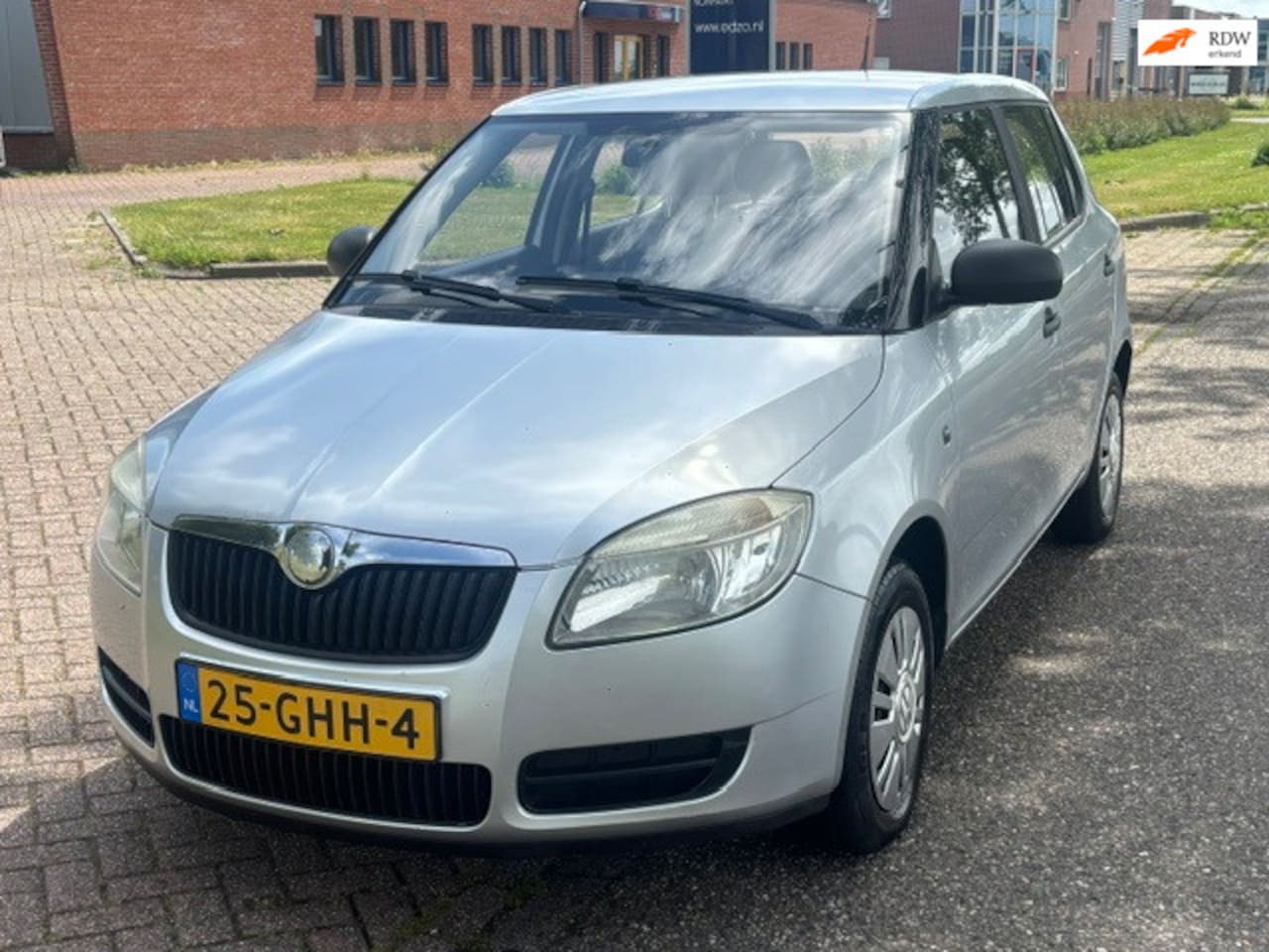 Skoda Fabia - 1.2 Classic 5-Drs Stuurbekrachtiging Audio-USB/Bluetooth Getint glas Colorpakket ABS 2 x a - AutoWereld.nl
