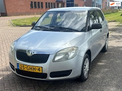 Skoda Fabia - 1.2 Classic 5-Drs Stuurbekrachtiging Audio-USB/Bluetooth Getint glas Colorpakket ABS 2 x a
