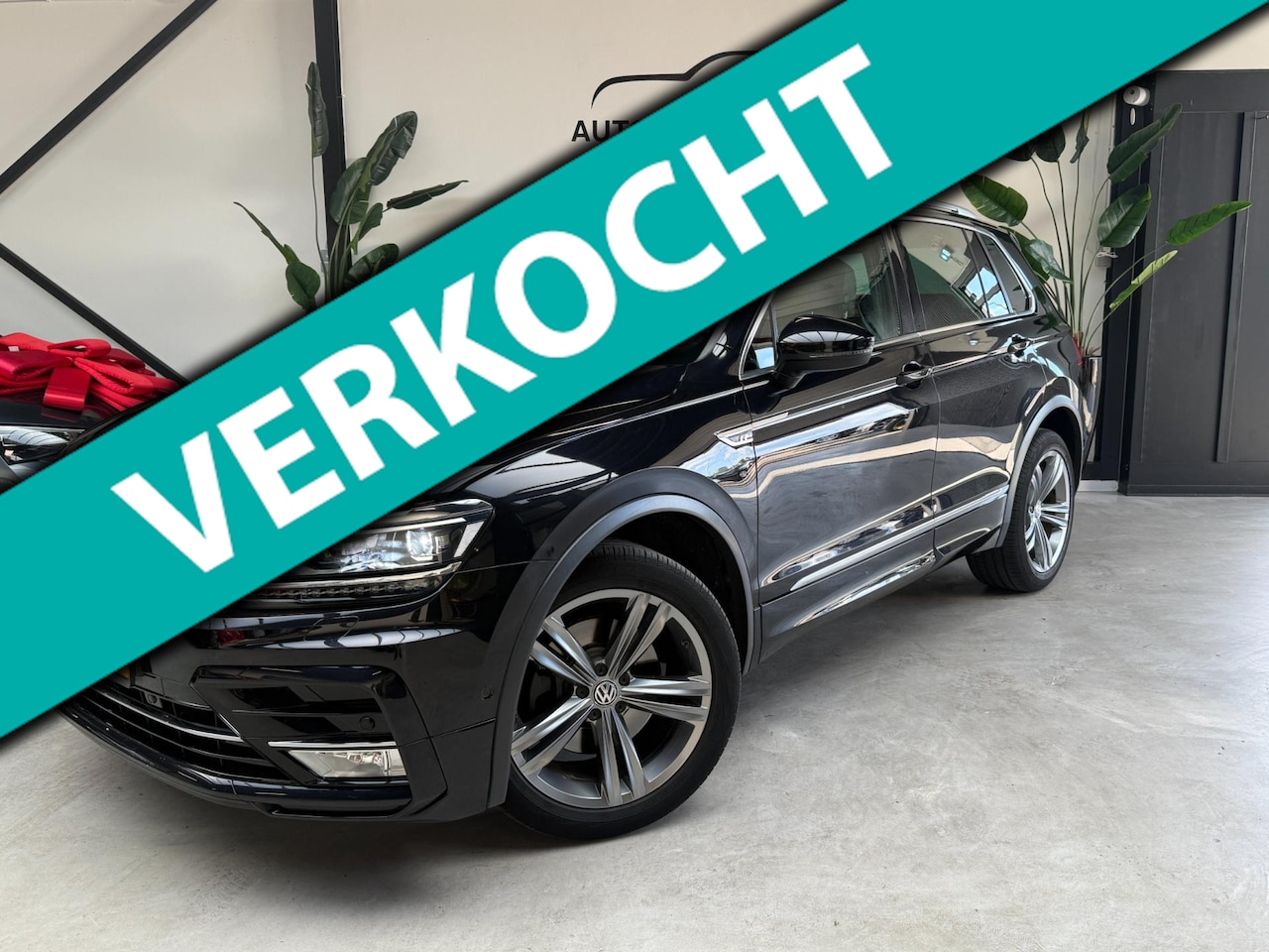 Volkswagen Tiguan - 2.0 TSI 4Motion R-Line PANO VIRTUAL CAM - AutoWereld.nl