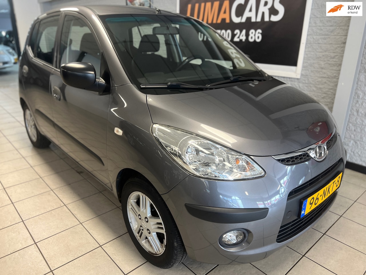 Hyundai i10 - 1.1 Active Orange Babies |Airco|5-deurs|Trekh. - AutoWereld.nl