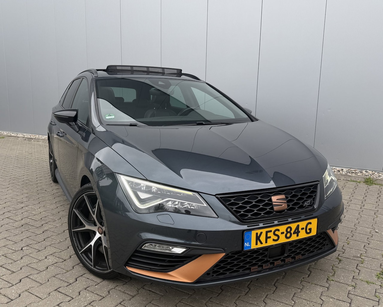 SEAT Leon ST - 2.0 TSI CUPRA 300 4DRIVE | Pano | BREMBO | Virtual cockpit - AutoWereld.nl