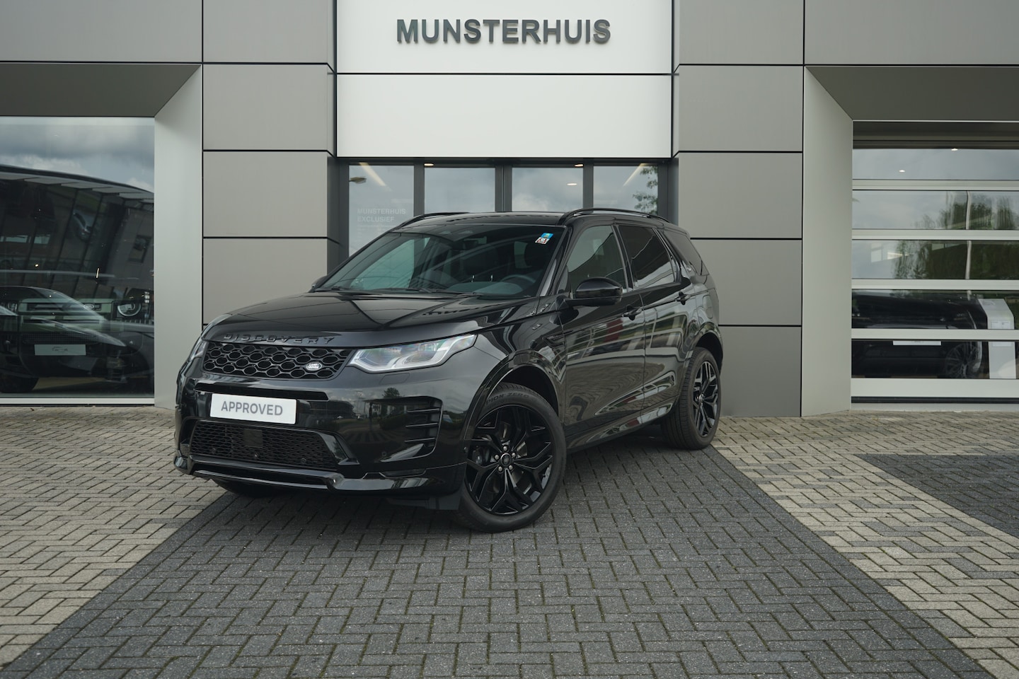Land Rover Discovery Sport - P270e PHEV Business Landmark Edition | Meridian Surround | Panorama Dak | Driver Assist Pa - AutoWereld.nl