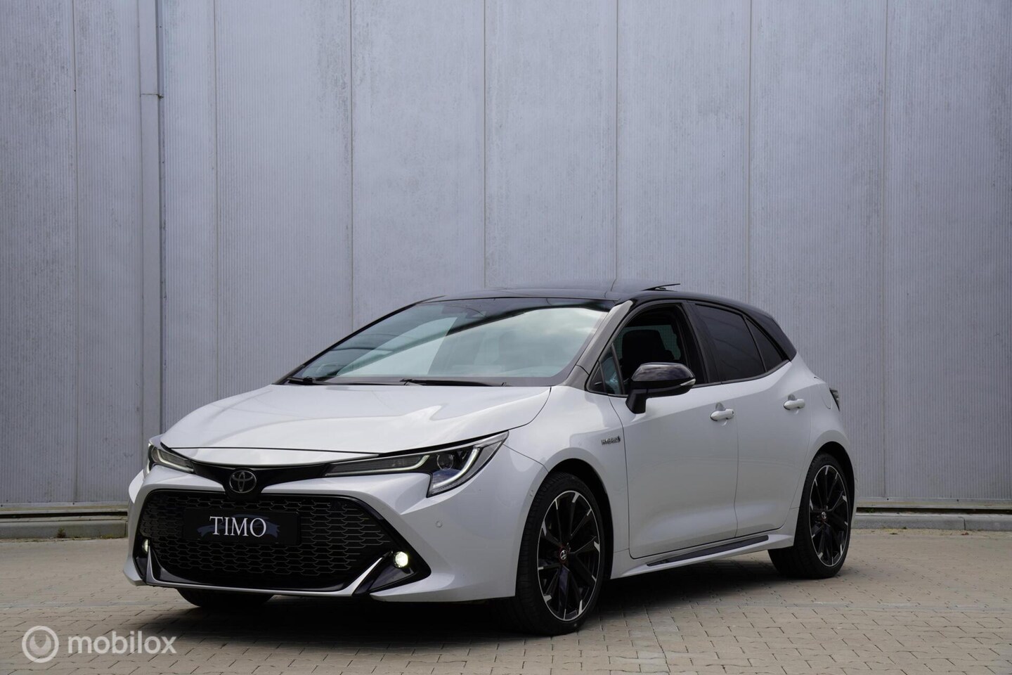 Toyota Corolla - 2.0 Hybrid GR-Sport Plus 2020 Krijtgrijs Pano - AutoWereld.nl