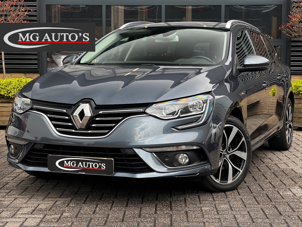 Renault Mégane Estate - 1.3 TCe Bose | Navigatie | Cruise control | Achteruitrijcamera | Stoelverwarming | Parkeer - AutoWereld.nl
