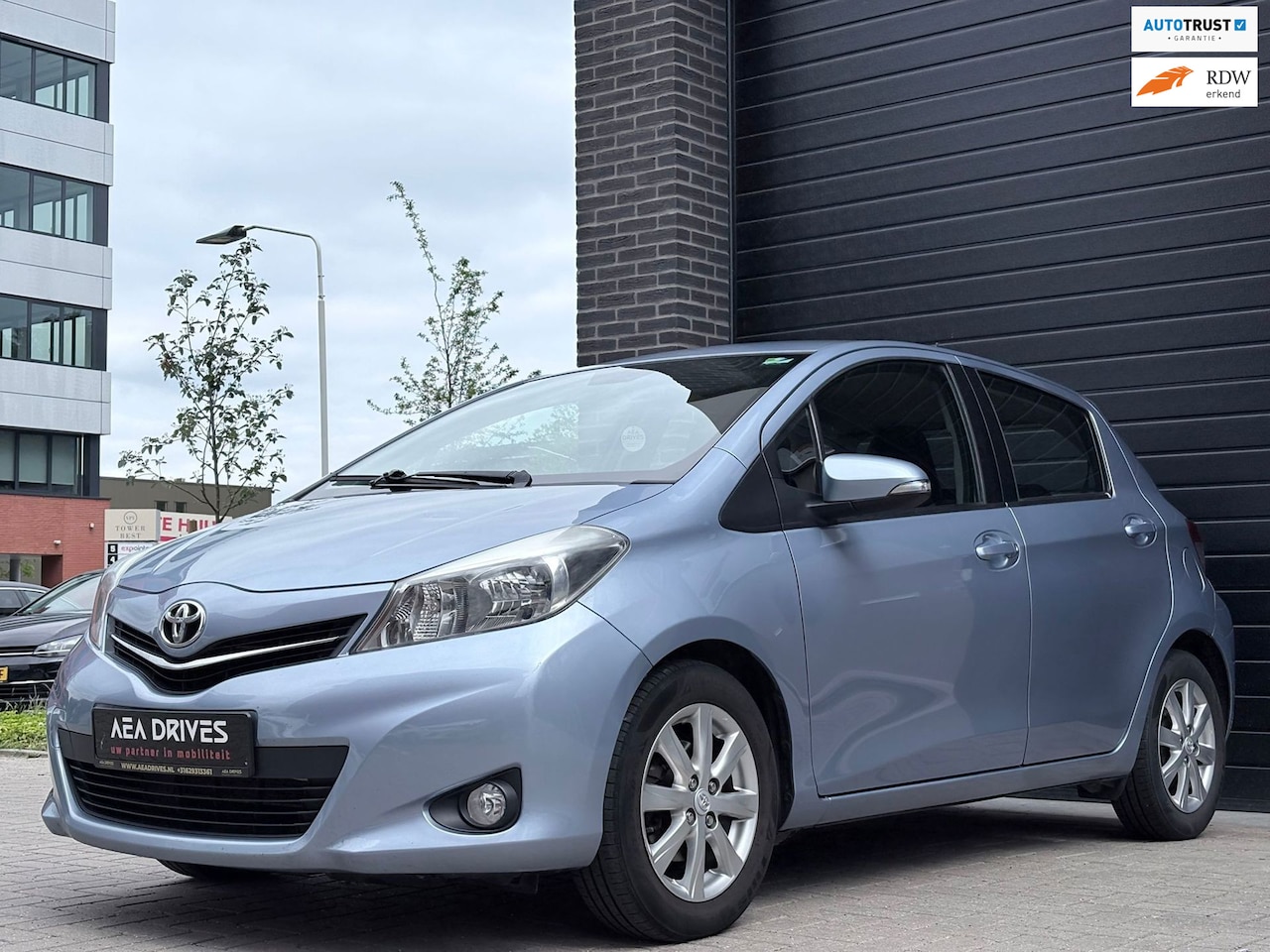 Toyota Yaris - 1.3 VVT-i automaat! Luxe Aspiration uitvoering met o.a. climate control, achteruitrijcamer - AutoWereld.nl