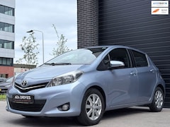 Toyota Yaris - 1.3 VVT-i automaat Luxe Aspiration uitvoering met o.a. climate control, achteruitrijcamera