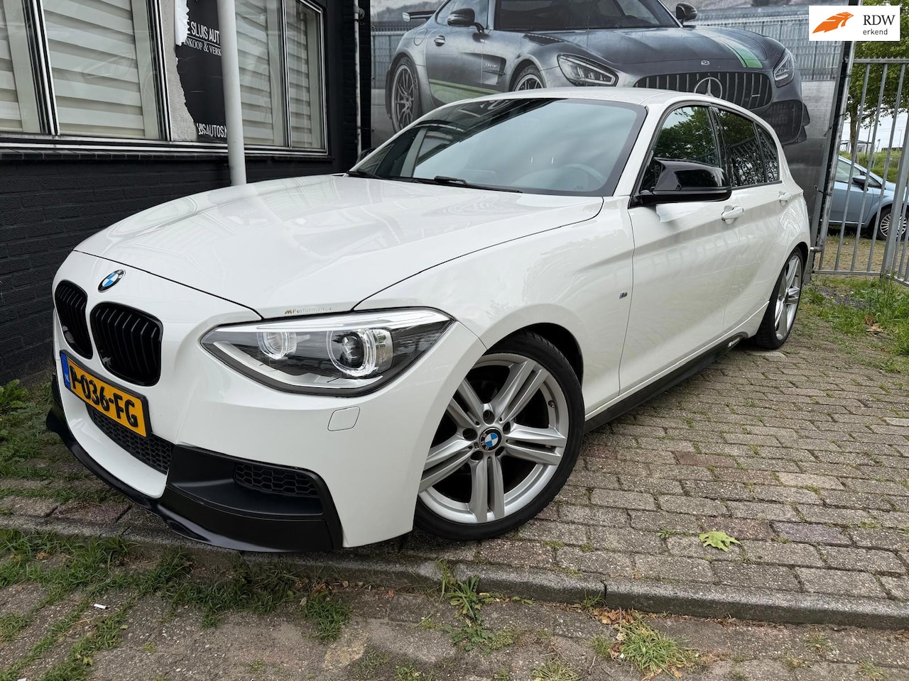BMW 1-serie - 116i Executive M///Pakket - AutoWereld.nl