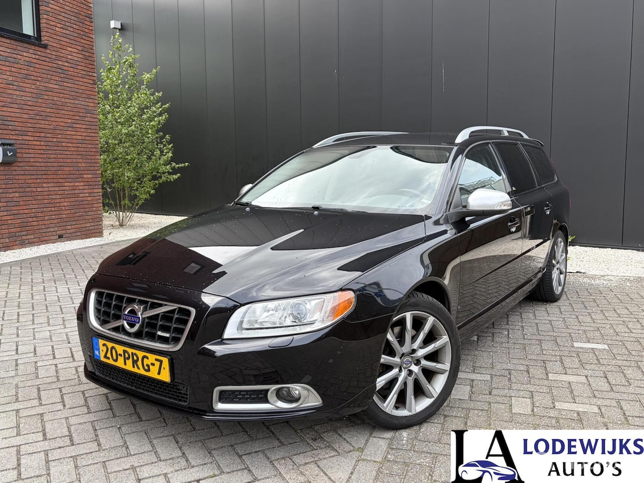 Volvo V70 - 2.0T R-Edition 2.0T R-Edition, Nieuwe Motor - AutoWereld.nl