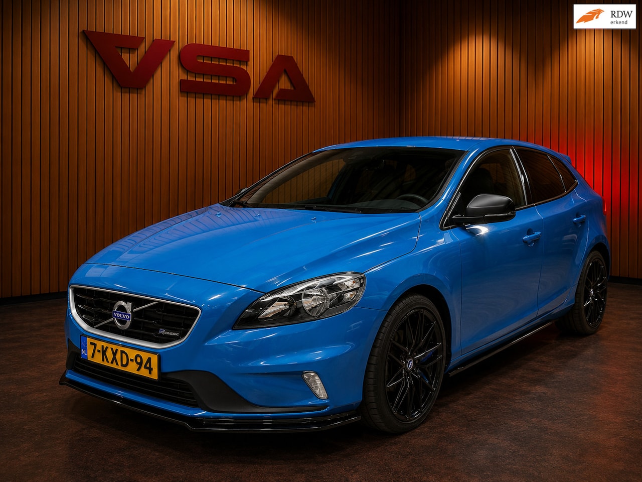 Volvo V40 - 1.6 D2 R-Design|Maxton|Akrapovic met klep|Cruise|PDC|half leder| Full-opties|mooie kleur| - AutoWereld.nl