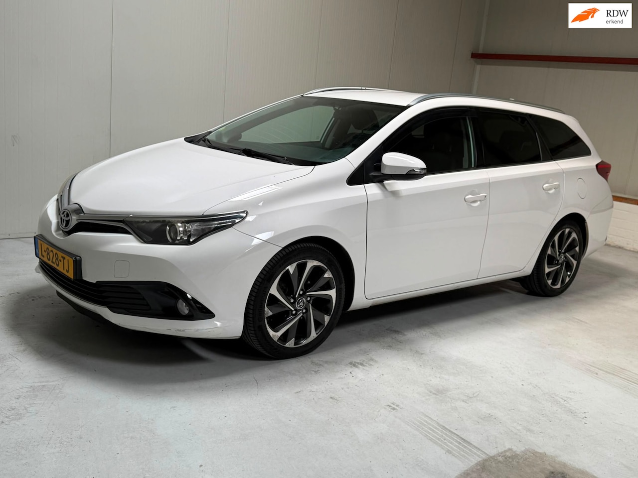Toyota Auris Touring Sports - 1.6D Dynamic 1.6D Dynamic - AutoWereld.nl