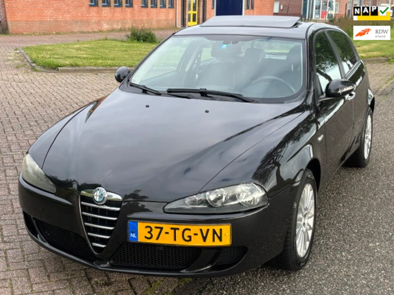 Alfa Romeo 147 - 1.6 T.Spark Veloce Collezione ECC Audio/CD Leder LMV 16" ABS TCS Cruise EBD Schuif-/kantel - AutoWereld.nl