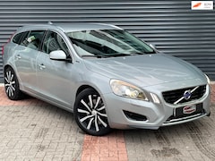 Volvo V60 - 2.4 D6 AWD Plug-In Hybrid Pure Limited Climate Control | Pdc | Navi | Leder