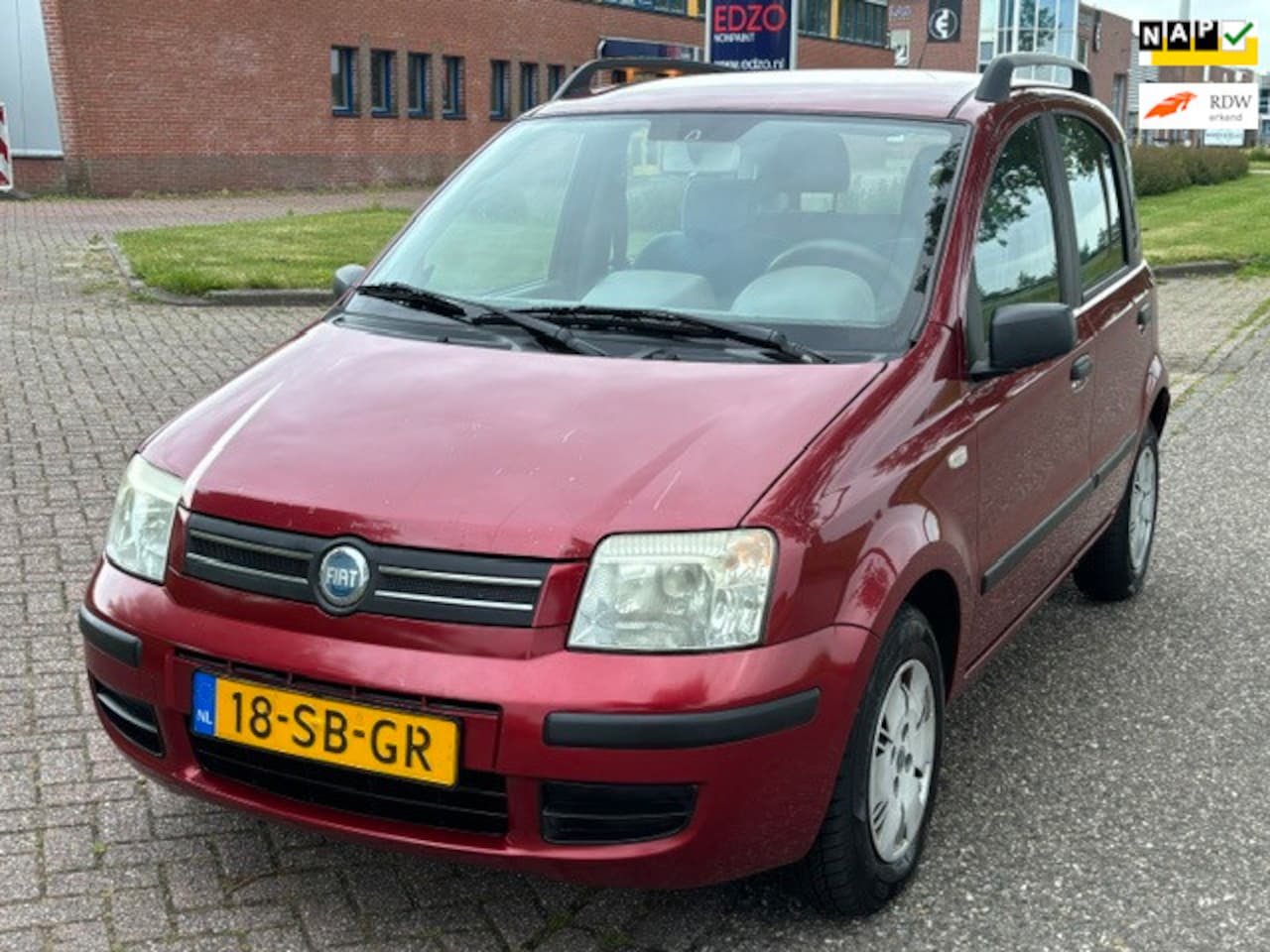 Fiat Panda - 1.2 Class 5-Drs Stuurbekrachtiging Airco Electric pakket Audio/CD Dakrails ABS Getint glas - AutoWereld.nl