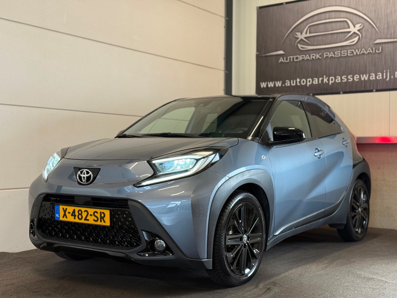 Toyota Aygo X - 1.0 VVT-i S-CVT Premium Apple Carplay, ACC, JBL, Achteruitrijcamera, Parkeersensoren, Stoe - AutoWereld.nl