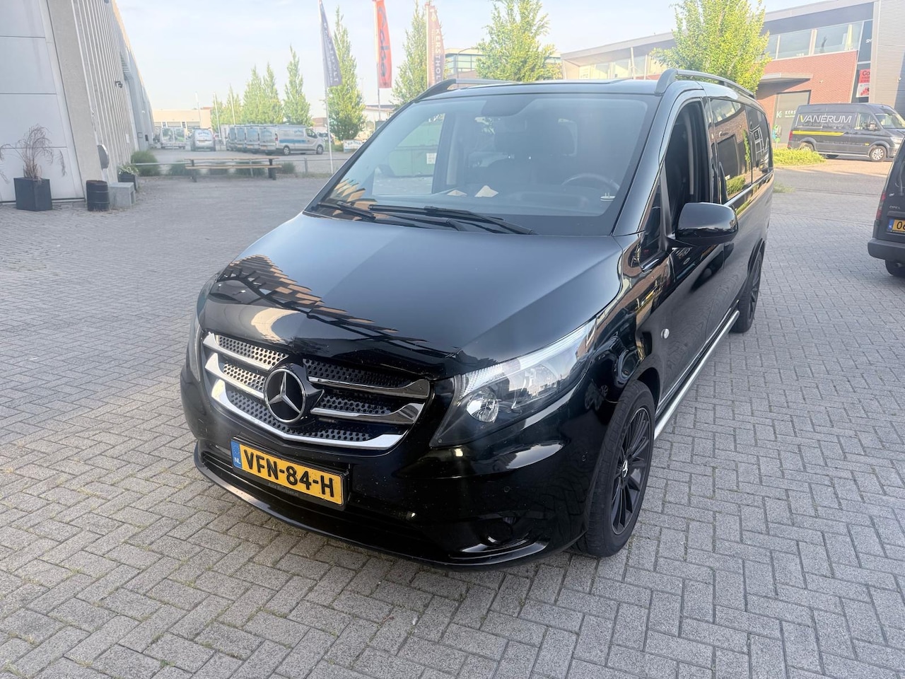 Mercedes-Benz Vito - 116 CDI Extra Lang DC Automaat! LEER! CARPLAY! INRUIL MOGELIJK! - AutoWereld.nl