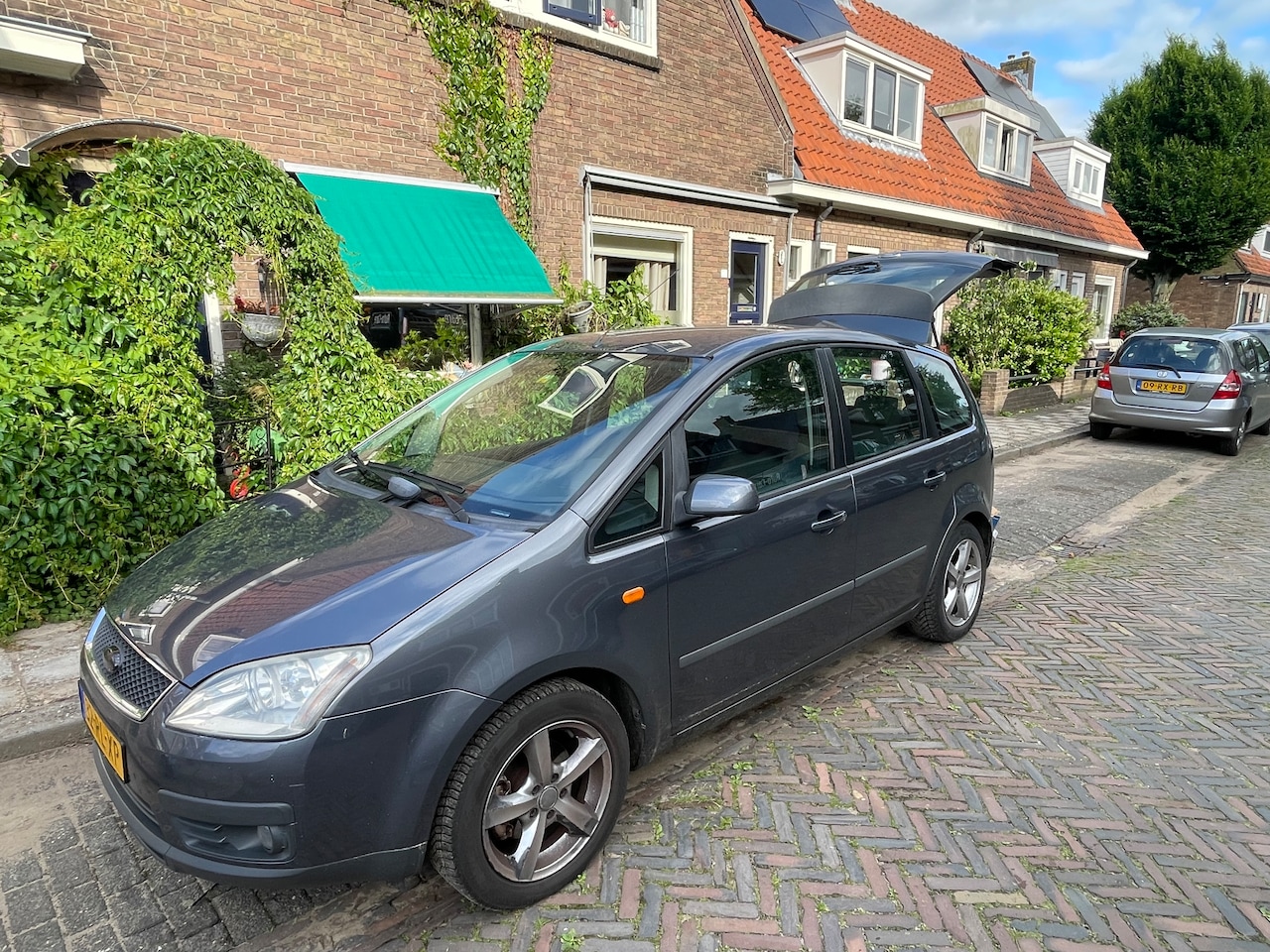 Ford Focus C-Max - 1.6-16V Futura APK TOT 27-02-2027 - AutoWereld.nl